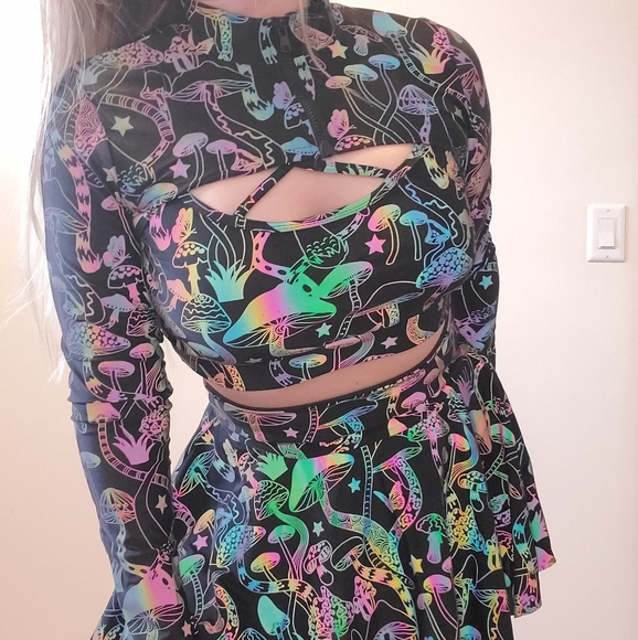 New! Reflective mushrooms crop top psychadelic - Picture 8 of 8